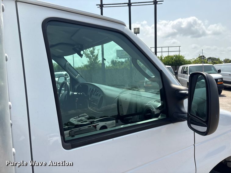 image for item EU0764 2004 Ford E350 box truck
