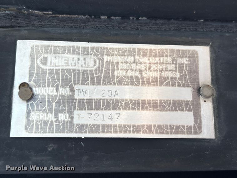 image for item EU0764 2004 Ford E350 box truck