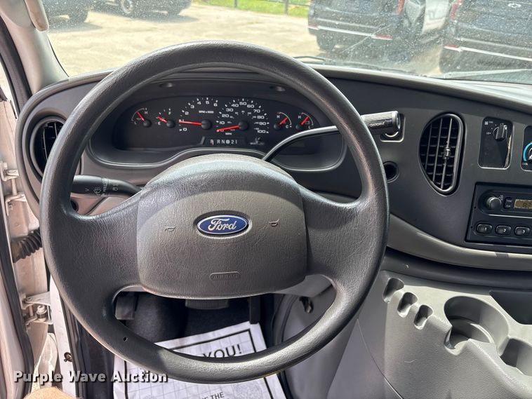 image for item EU0764 2004 Ford E350 box truck
