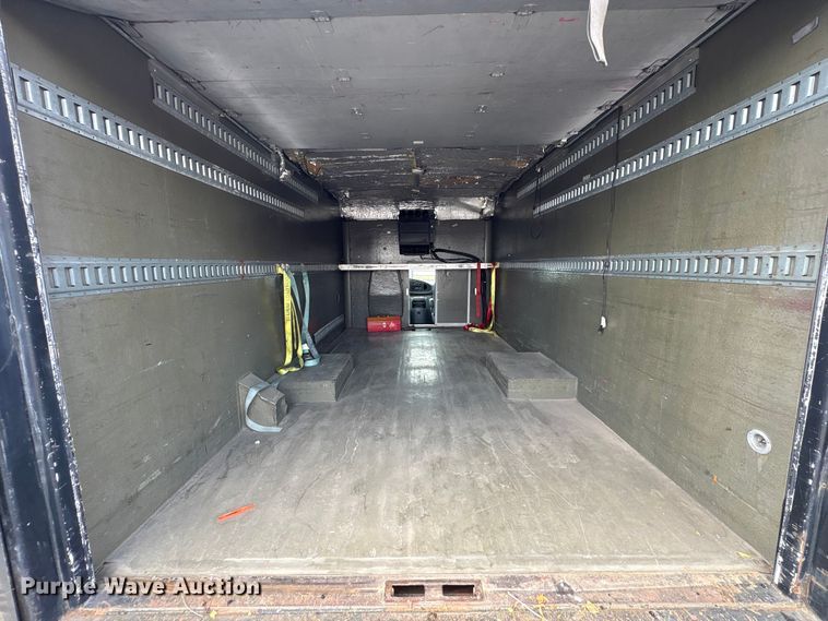 image for item EU0764 2004 Ford E350 box truck