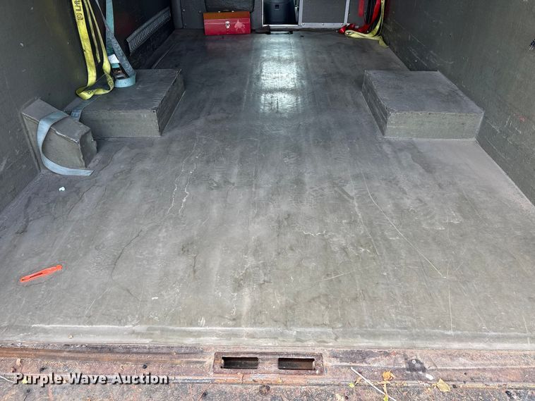 image for item EU0764 2004 Ford E350 box truck