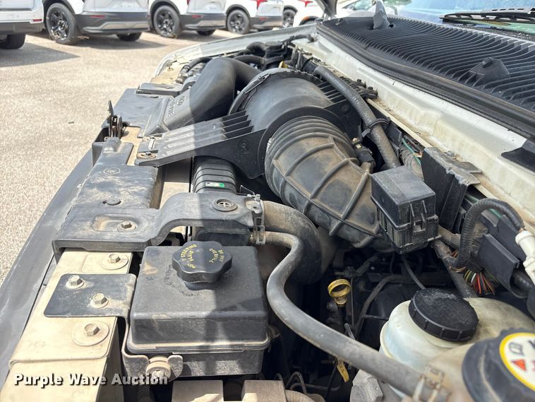 image for item EU0764 2004 Ford E350 box truck