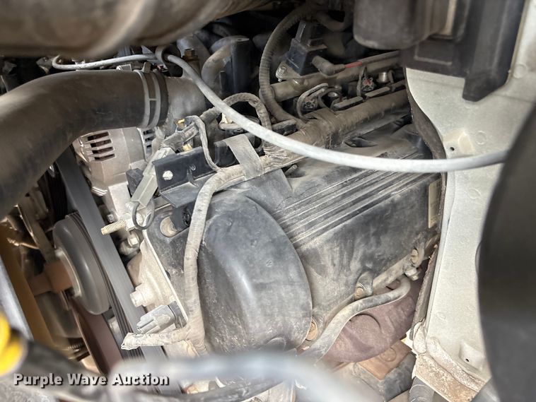 image for item EU0764 2004 Ford E350 box truck