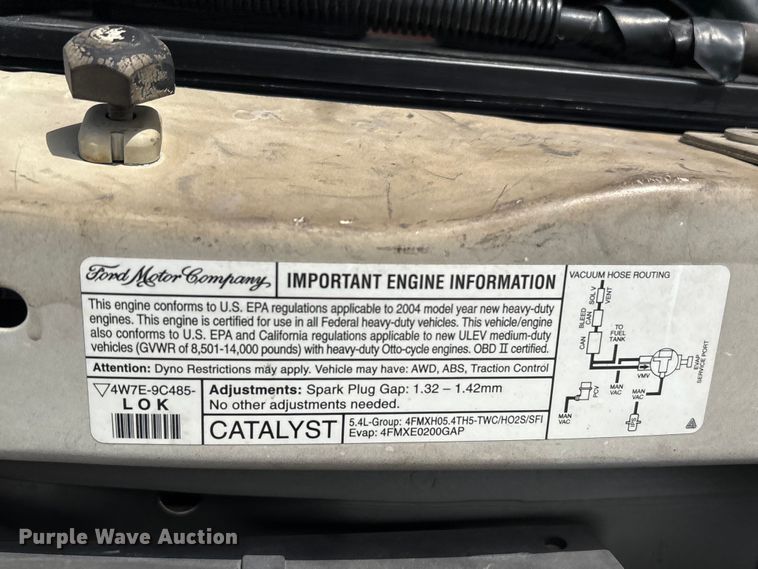 image for item EU0764 2004 Ford E350 box truck