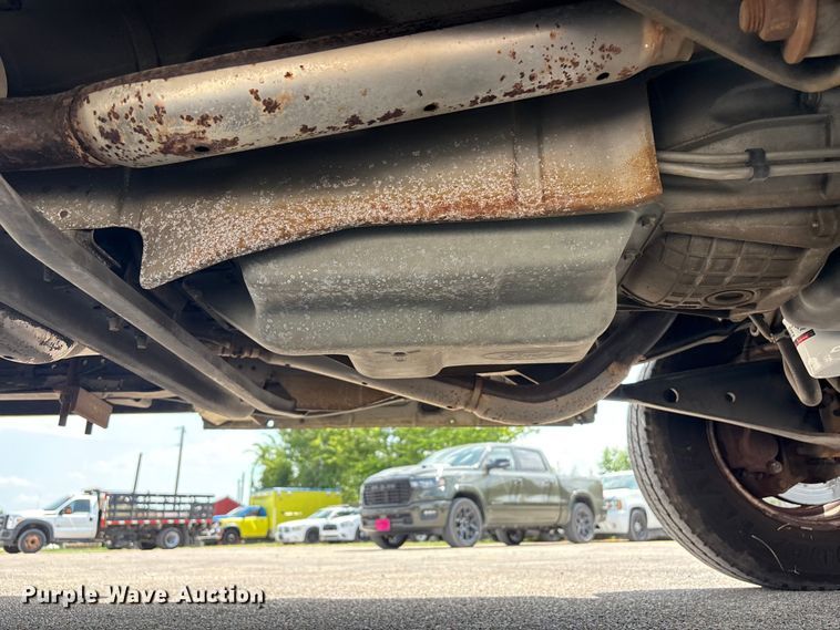 image for item EU0764 2004 Ford E350 box truck