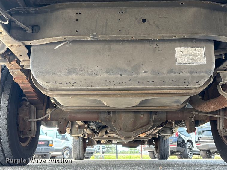 image for item EU0764 2004 Ford E350 box truck