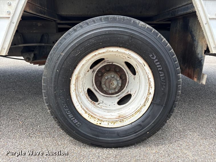 image for item EU0764 2004 Ford E350 box truck