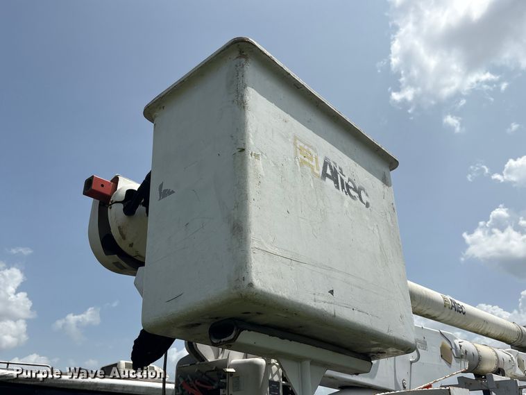 image for item EU0774 2012 International MA025 bucket truck