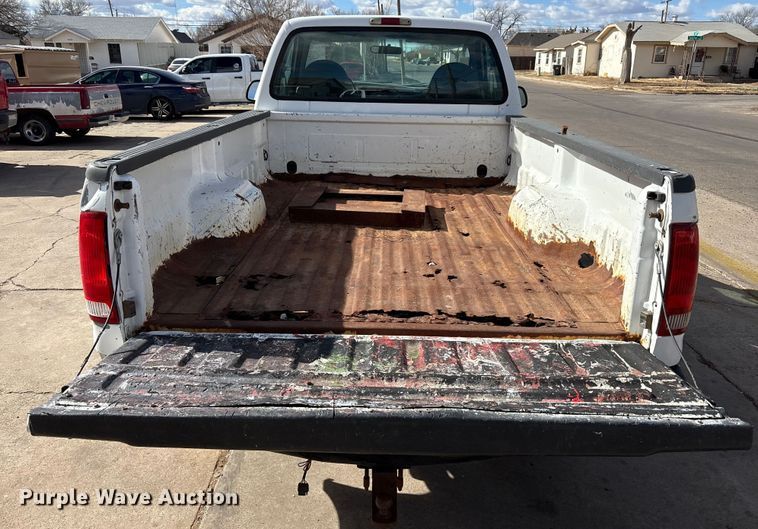 image for item EU4845 2002 Ford F250 Super Duty pickup truck