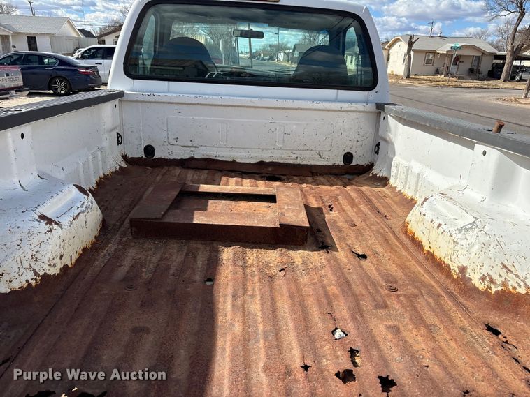 image for item EU4845 2002 Ford F250 Super Duty pickup truck