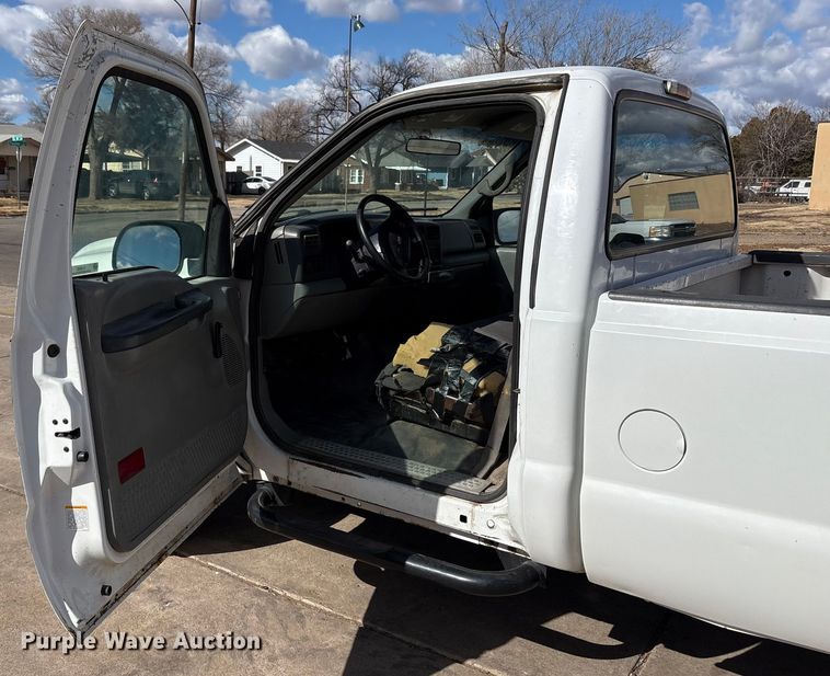 image for item EU4845 2002 Ford F250 Super Duty pickup truck