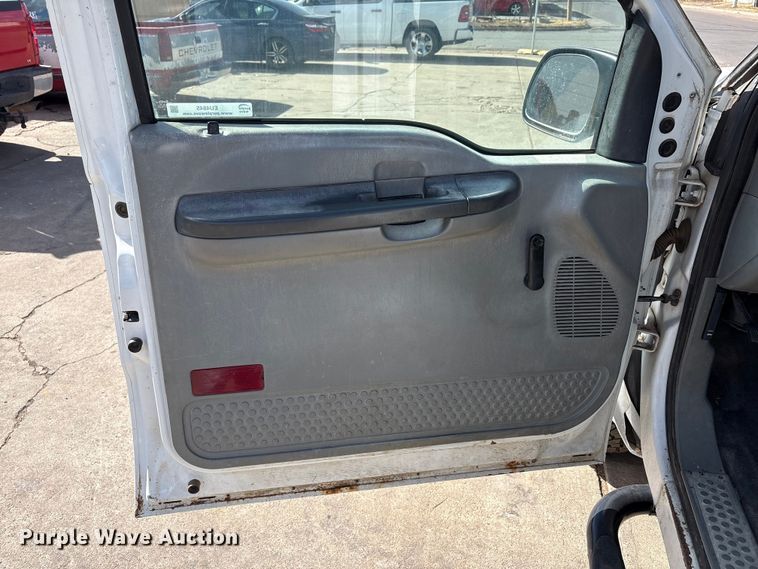 image for item EU4845 2002 Ford F250 Super Duty pickup truck