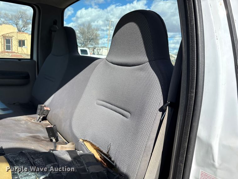 image for item EU4845 2002 Ford F250 Super Duty pickup truck