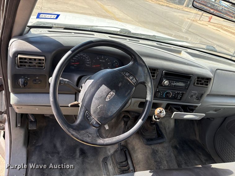 image for item EU4845 2002 Ford F250 Super Duty pickup truck