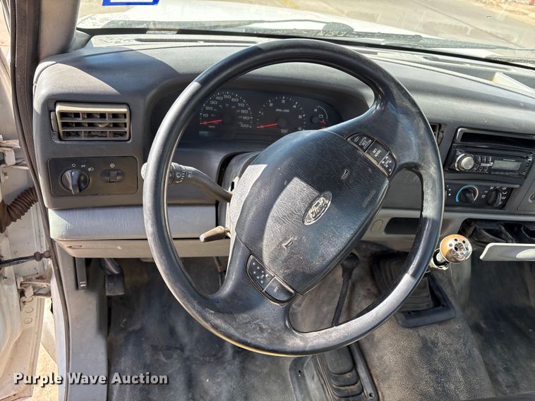 image for item EU4845 2002 Ford F250 Super Duty pickup truck