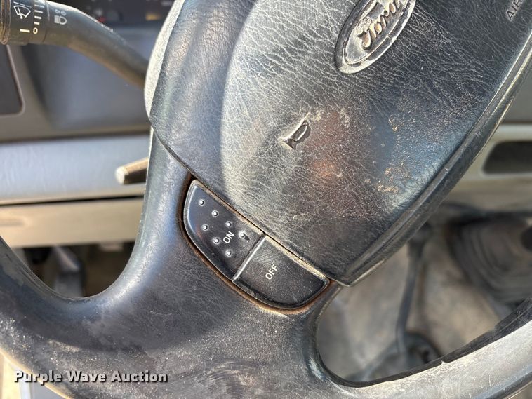 image for item EU4845 2002 Ford F250 Super Duty pickup truck