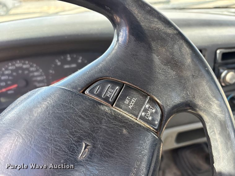 image for item EU4845 2002 Ford F250 Super Duty pickup truck