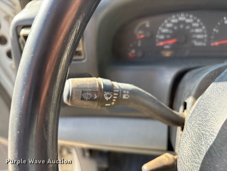 image for item EU4845 2002 Ford F250 Super Duty pickup truck