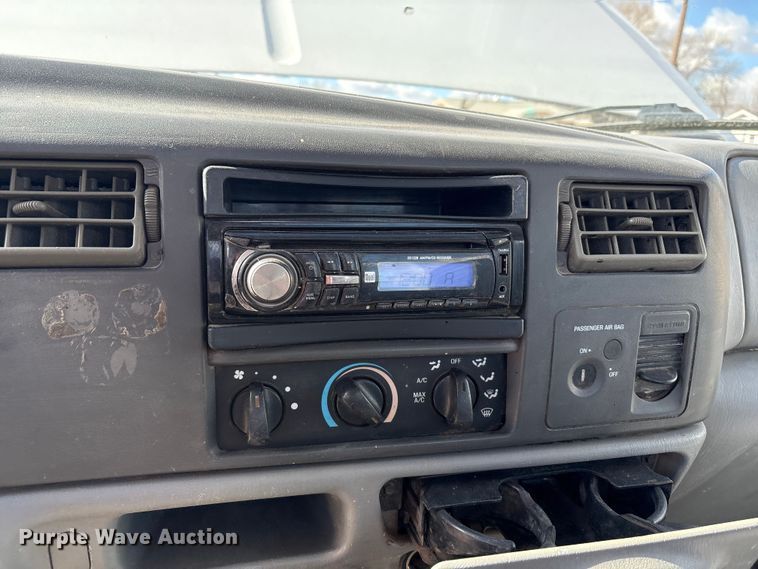 image for item EU4845 2002 Ford F250 Super Duty pickup truck