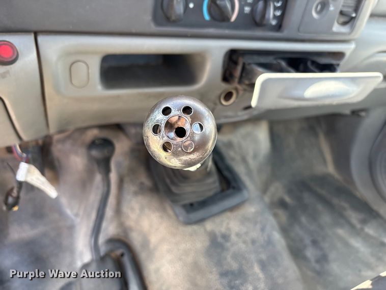 image for item EU4845 2002 Ford F250 Super Duty pickup truck