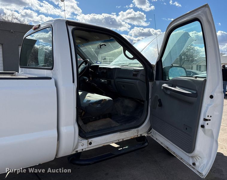image for item EU4845 2002 Ford F250 Super Duty pickup truck