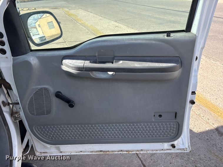 image for item EU4845 2002 Ford F250 Super Duty pickup truck