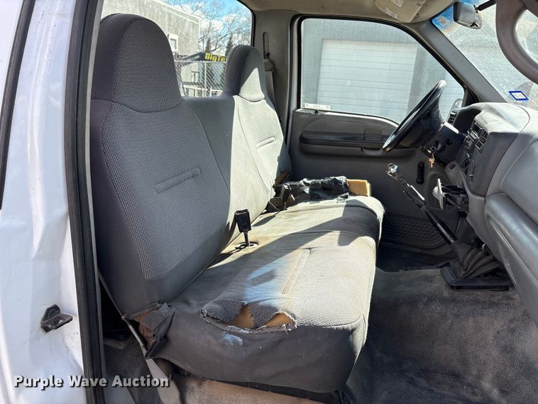 image for item EU4845 2002 Ford F250 Super Duty pickup truck