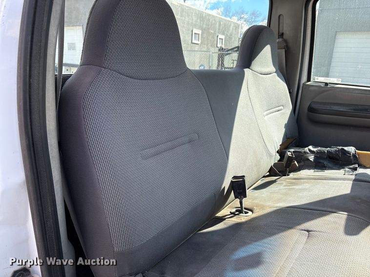 image for item EU4845 2002 Ford F250 Super Duty pickup truck