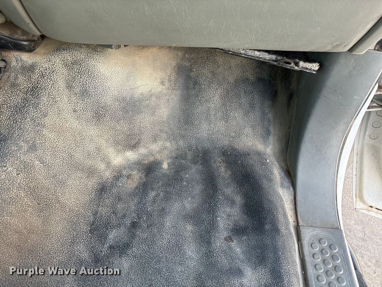 image for item EU4845 2002 Ford F250 Super Duty pickup truck