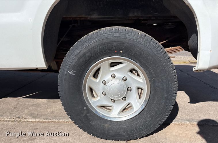 image for item EU4845 2002 Ford F250 Super Duty pickup truck