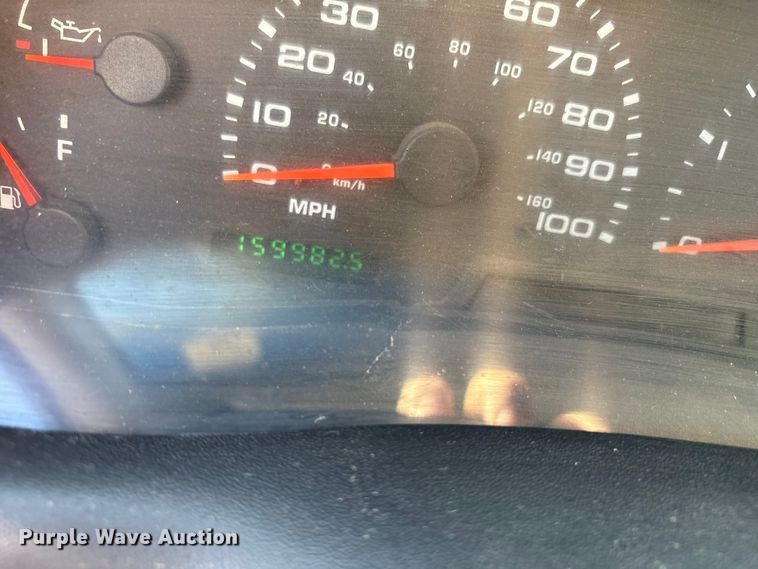 image for item EU4845 2002 Ford F250 Super Duty pickup truck