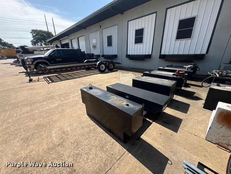 image for item EU5767 (6) fuel tanks