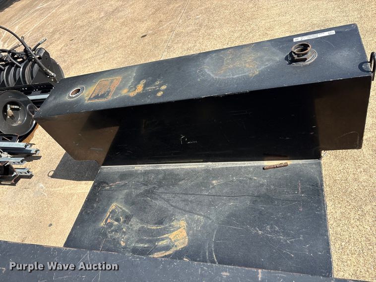 image for item EU5767 (6) fuel tanks