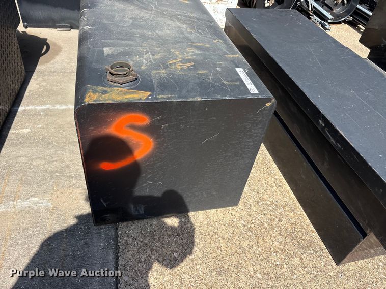 image for item EU5767 (6) fuel tanks