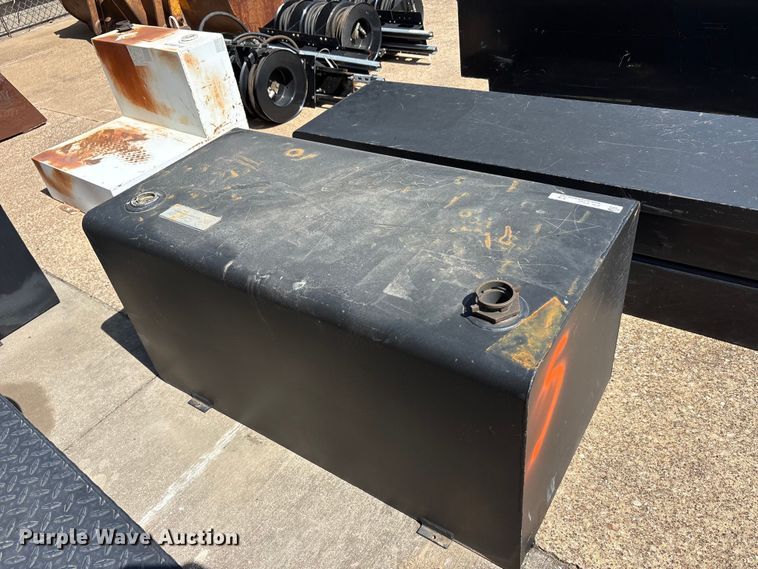 image for item EU5767 (6) fuel tanks