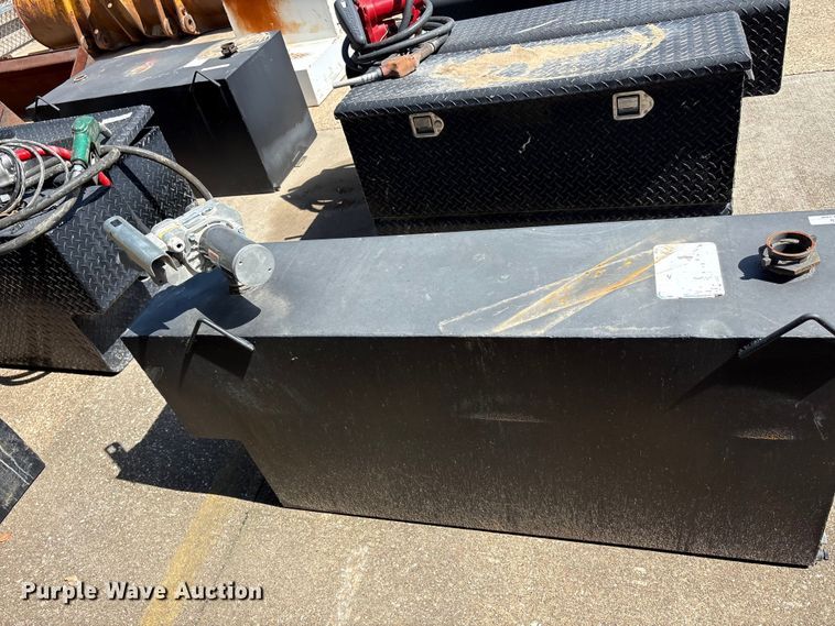 image for item EU5767 (6) fuel tanks