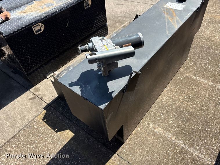 image for item EU5767 (6) fuel tanks