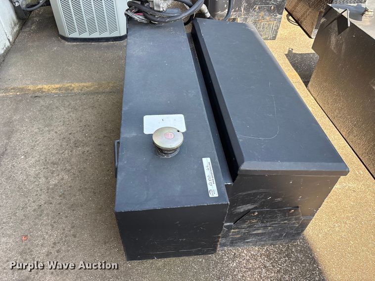 image for item EU5767 (6) fuel tanks