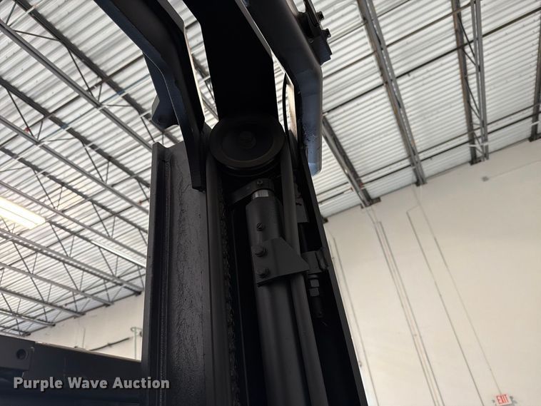 image for item EU5889 2019 Crown SP3520-30 order picker