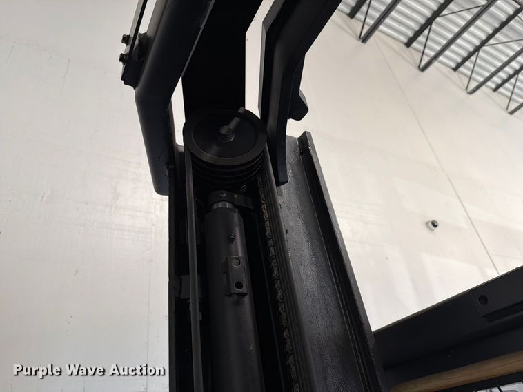 image for item EU5889 2019 Crown SP3520-30 order picker
