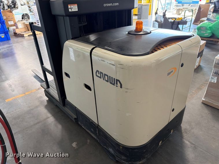 image for item EU5889 2019 Crown SP3520-30 order picker