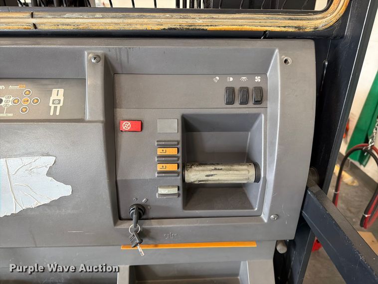 image for item EU5889 2019 Crown SP3520-30 order picker