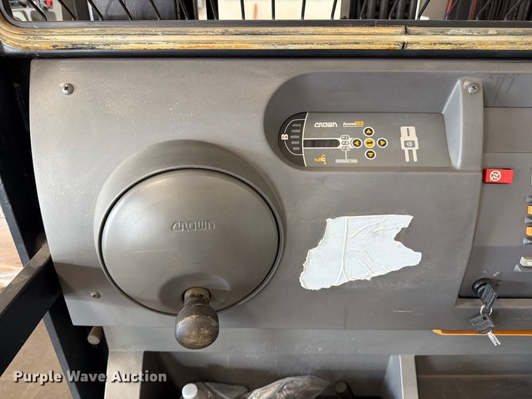 image for item EU5889 2019 Crown SP3520-30 order picker