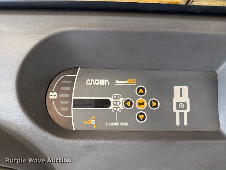 image for item EU5889 2019 Crown SP3520-30 order picker