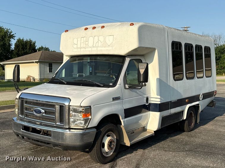 2011 Ford E350 shuttle bus