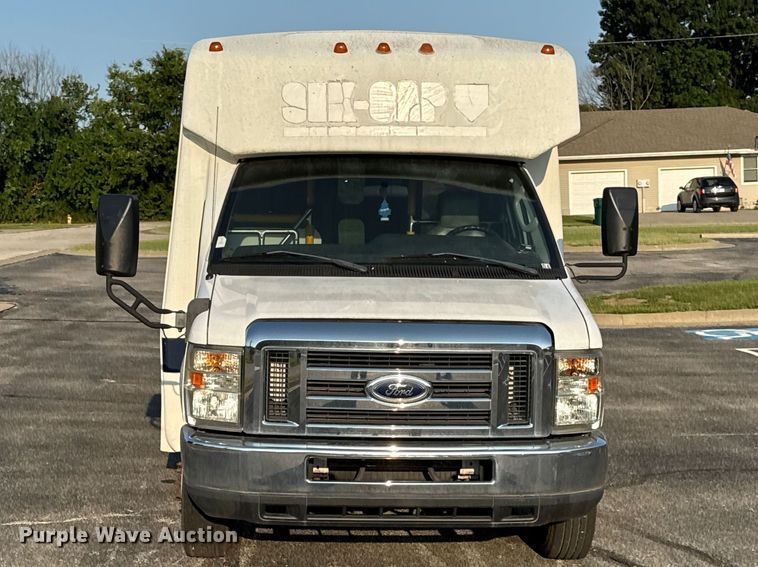 image for item EV6077 2011 Ford E350 shuttle bus