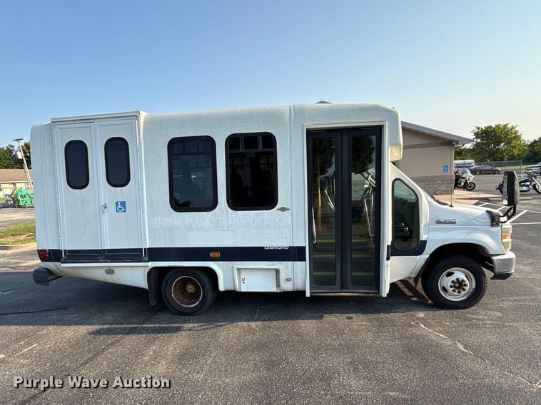 image for item EV6077 2011 Ford E350 shuttle bus