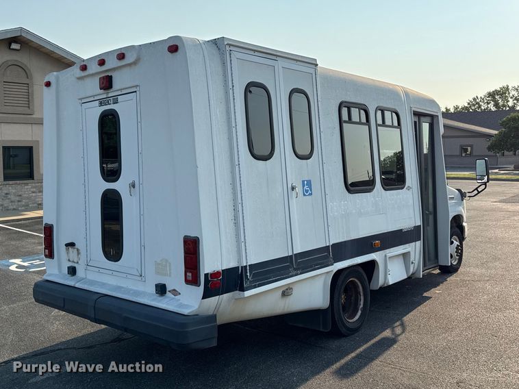 image for item EV6077 2011 Ford E350 shuttle bus