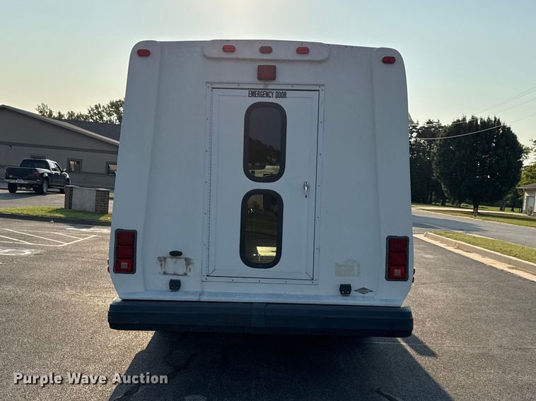 image for item EV6077 2011 Ford E350 shuttle bus