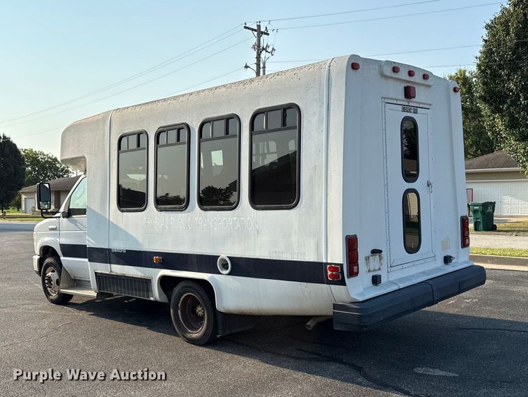 image for item EV6077 2011 Ford E350 shuttle bus